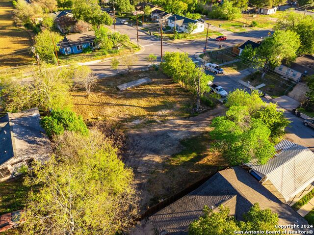Listing photo id 14 for 2734 Hicks Ave