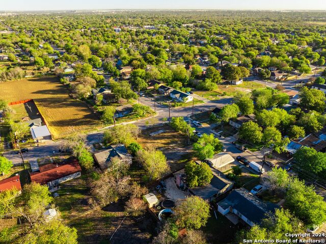 Listing photo id 0 for 2734 Hicks Ave