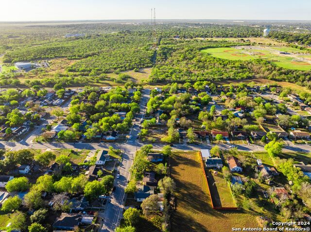 Listing photo id 2 for 2734 Hicks Ave