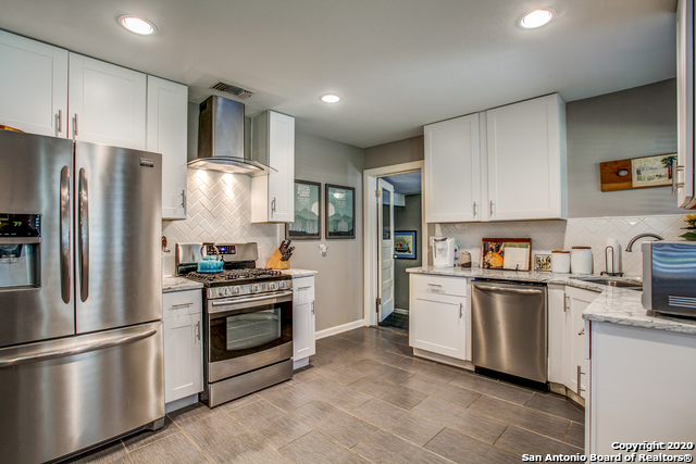 Image 16 of 26 For 240 Calumet Pl