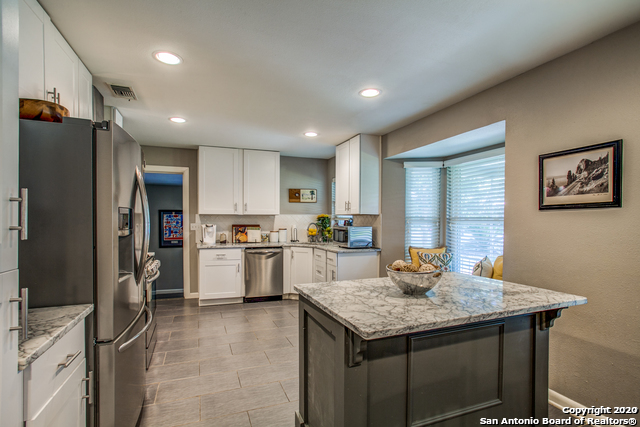 Image 17 of 26 For 240 Calumet Pl
