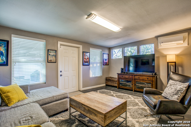 Image 4 of 26 For 240 Calumet Pl