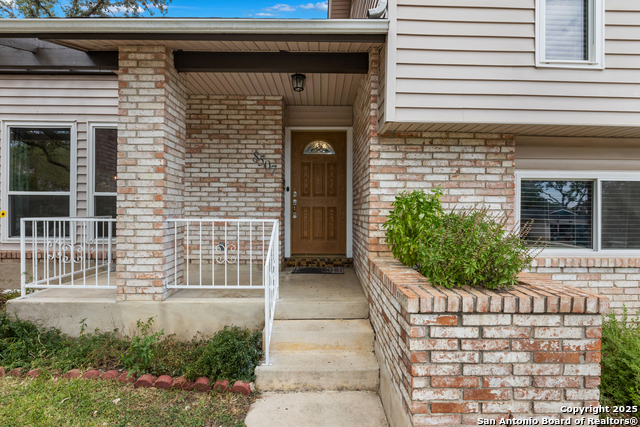 Listing photo id 9 for 8507 Star Creek Dr.