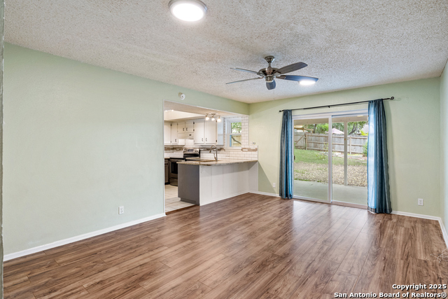 Listing photo id 13 for 8507 Star Creek Dr.