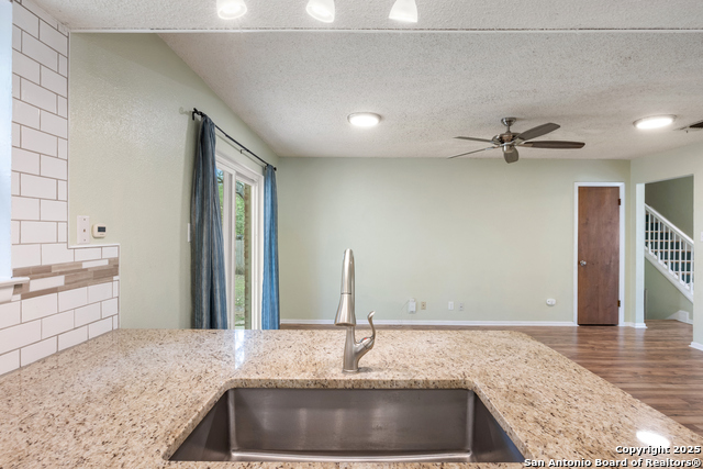 Listing photo id 17 for 8507 Star Creek Dr.