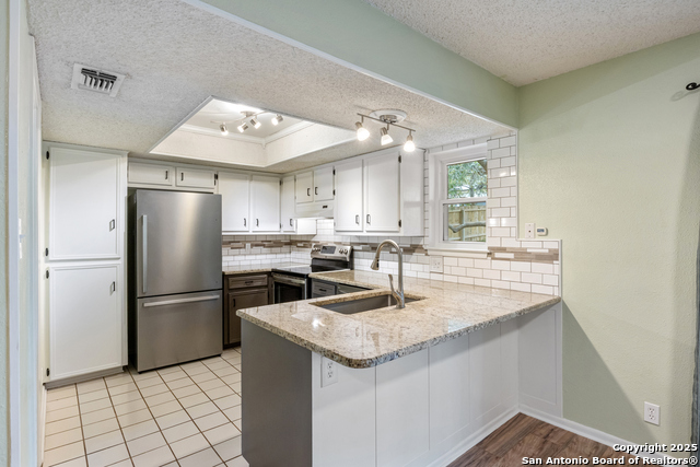 Listing photo id 2 for 8507 Star Creek Dr.