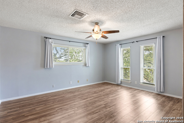 Listing photo id 3 for 8507 Star Creek Dr.