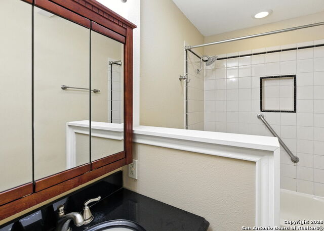 Image 10 of 18 For 661 Floral  Apt C