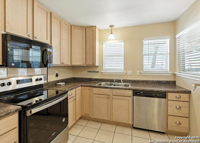 Image 3 of 18 For 661 Floral  Apt C