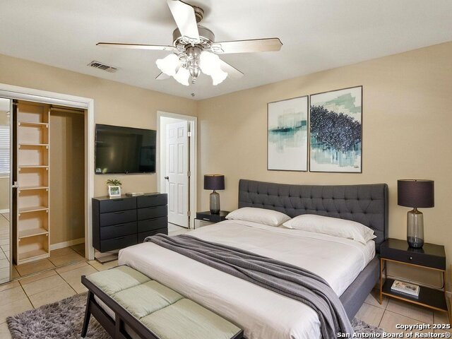 Image 7 of 18 For 661 Floral  Apt C