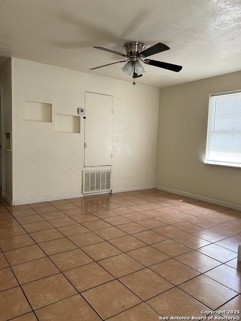 Image 4 of 14 For 140 Glenarm Pl