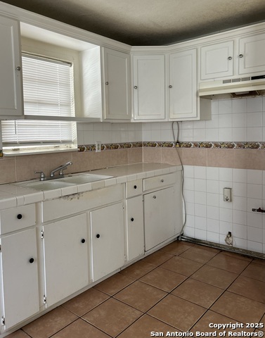 Image 5 of 14 For 140 Glenarm Pl