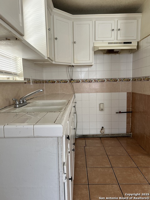 Image 6 of 14 For 140 Glenarm Pl