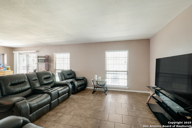 Image 4 of 17 For 1119 Boling Brook St