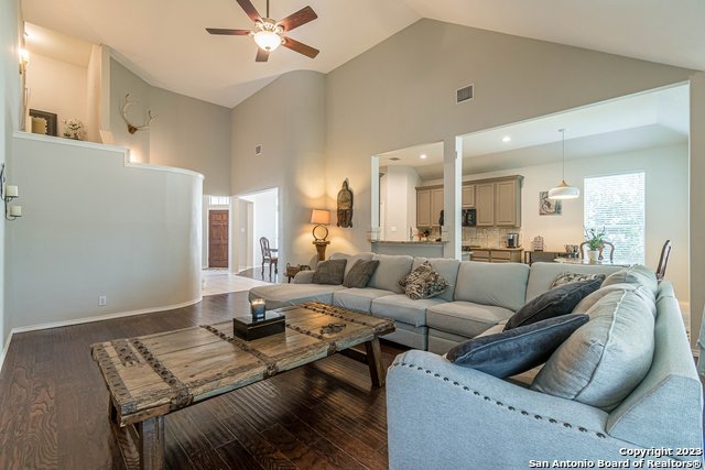 Image 8 of 19 For 115 Knights Cross Dr
