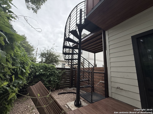 Listing photo id 8 for 911 North Pine Street