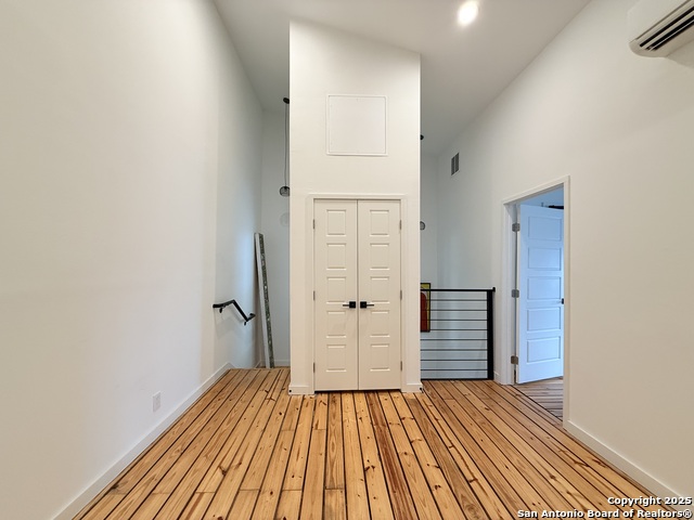 Listing photo id 20 for 911 North Pine Street