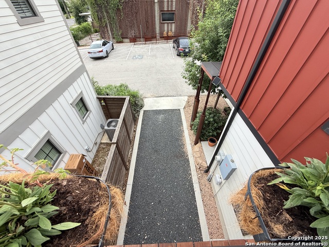Listing photo id 31 for 911 North Pine Street