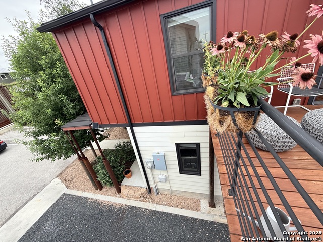 Listing photo id 32 for 911 North Pine Street