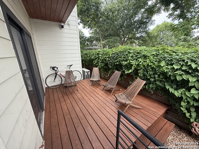 Listing photo id 6 for 911 North Pine Street