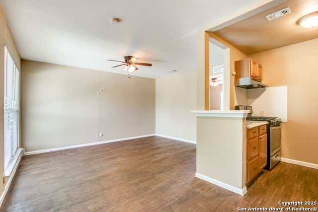 Image 4 of 12 For 216 Lucas St  3