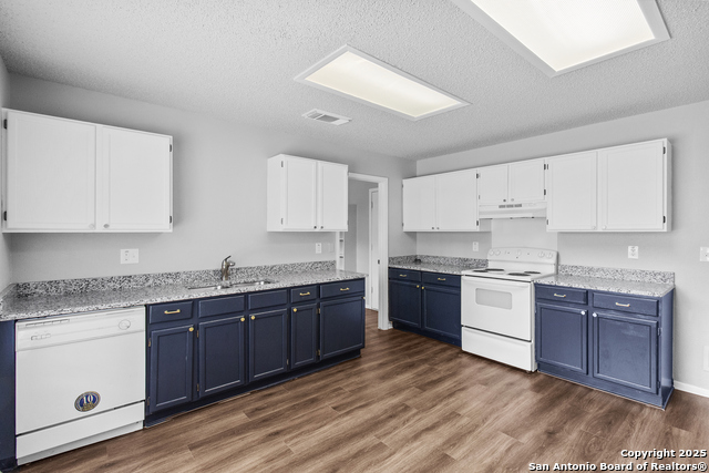 Listing photo id 8 for 9811 Kelton  