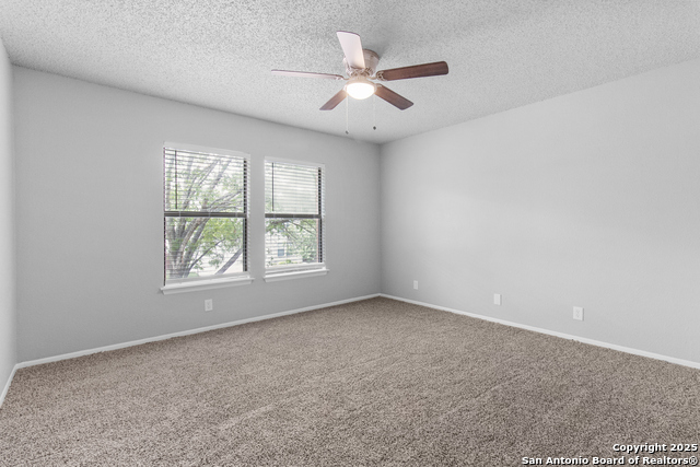 Listing photo id 10 for 9811 Kelton  