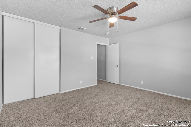 Listing photo id 11 for 9811 Kelton  