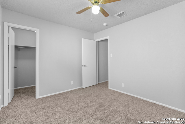 Listing photo id 13 for 9811 Kelton  