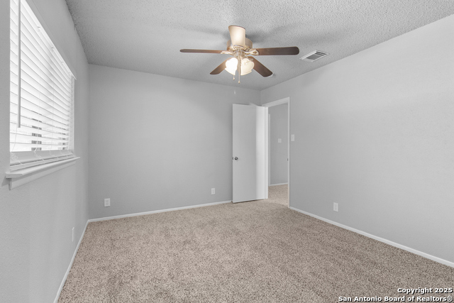 Listing photo id 15 for 9811 Kelton  