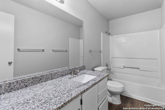 Listing photo id 20 for 9811 Kelton  