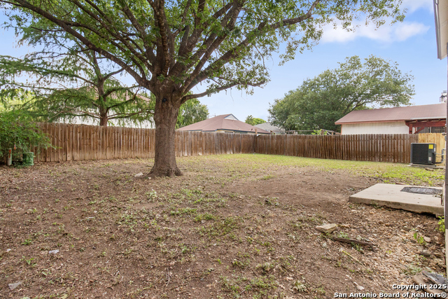 Listing photo id 21 for 9811 Kelton  