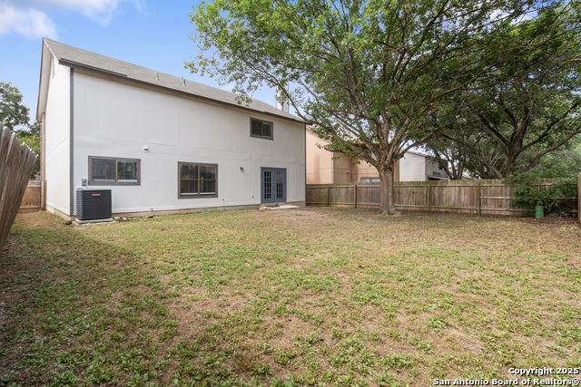 Listing photo id 22 for 9811 Kelton  