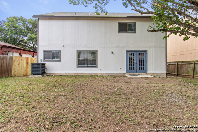 Listing photo id 23 for 9811 Kelton  