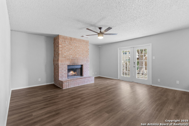 Listing photo id 5 for 9811 Kelton  