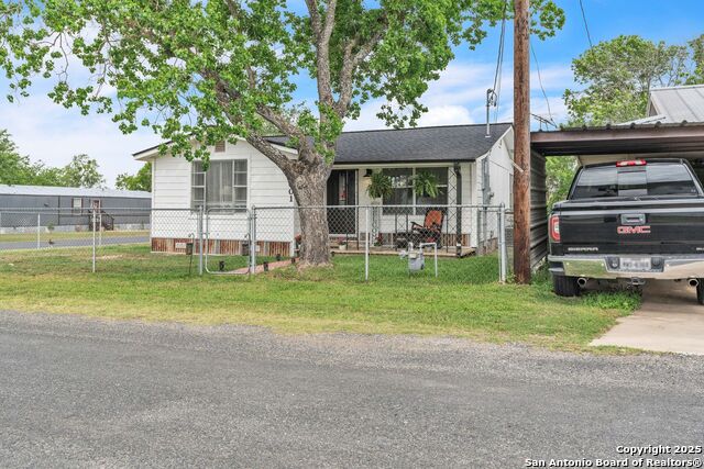 Details for 1001 Green St., Poth, TX 78147