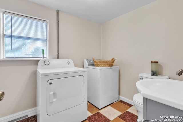 Image 15 of 16 For 1001 Green St.