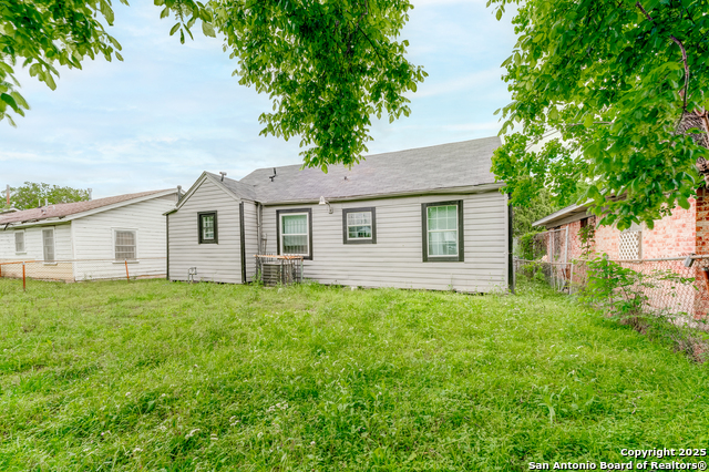 Listing photo id 6 for 6810 Eastwood St