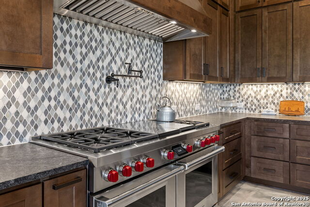 Listing photo id 13 for 26012 Cotaco Creek