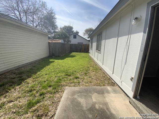 Listing photo id 14 for 10126 Galesburg