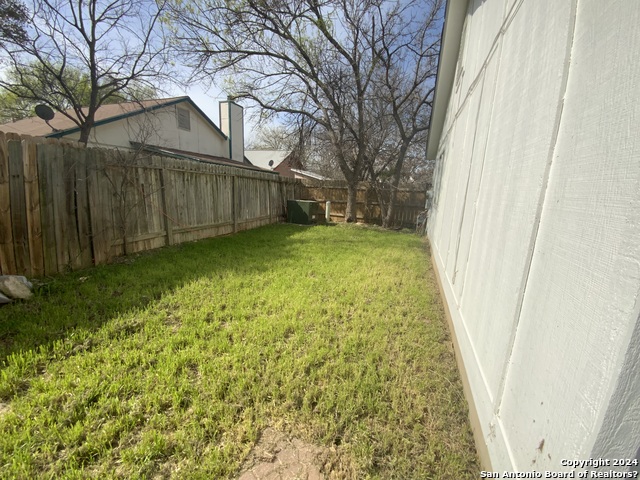 Listing photo id 15 for 10126 Galesburg