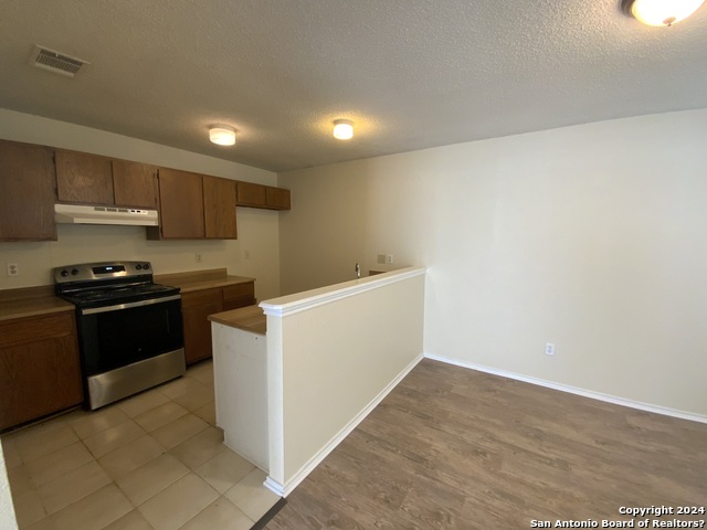 Listing photo id 4 for 10126 Galesburg
