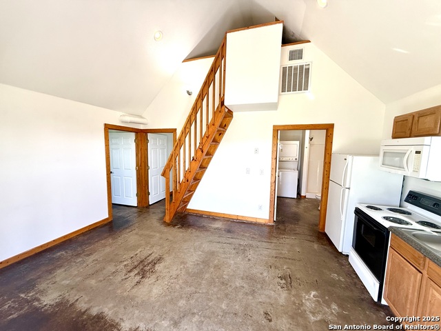 Image 3 of 13 For 573 Texas 97  108