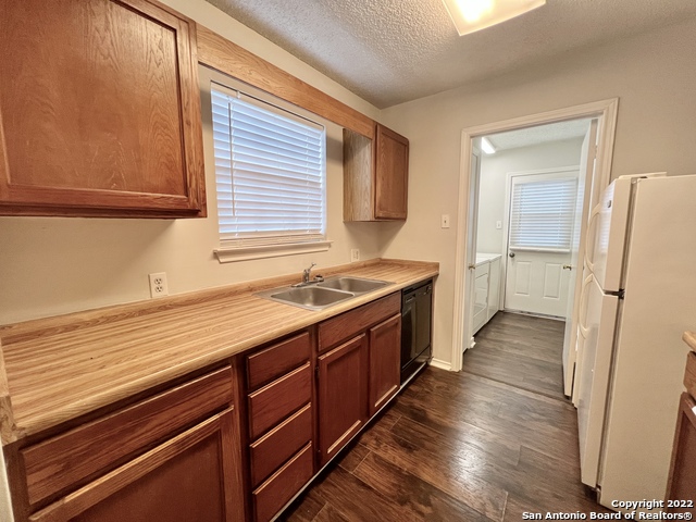 Image 4 of 14 For 4545 Hoeneke St  304