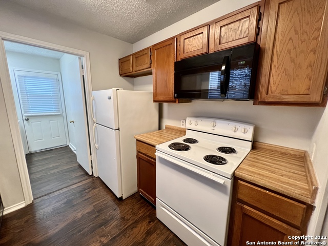 Image 5 of 14 For 4545 Hoeneke St  304