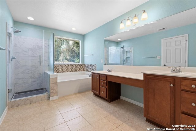 Image 22 of 28 For 232 Springtree