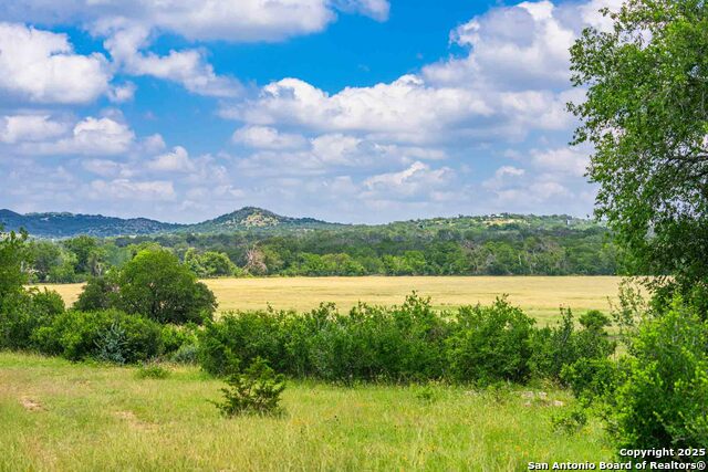 Listing photo id 14 for 8 Cypress Creek Rd