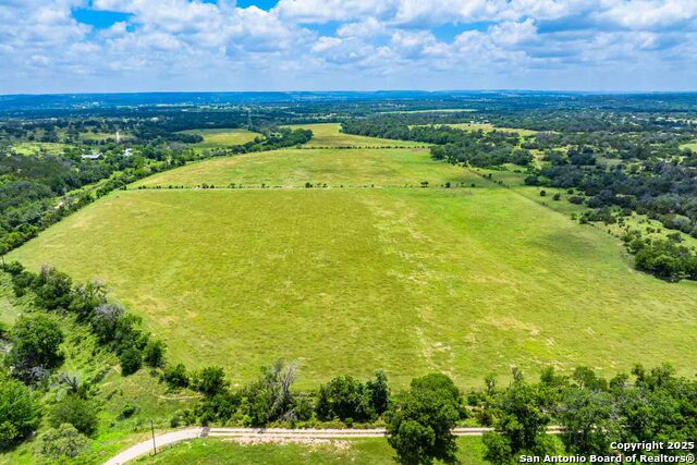 Listing photo id 0 for 8 Cypress Creek Rd