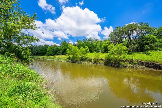 Listing photo id 31 for 8 Cypress Creek Rd