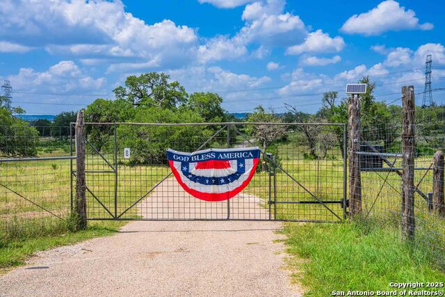 Listing photo id 36 for 8 Cypress Creek Rd